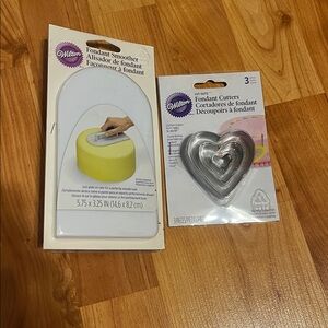 Wilton Fondant Smoother and Heart Cutters Set